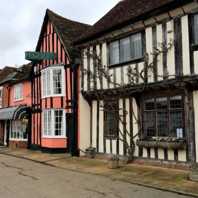 Famous Landmarks: Guildhall and The Crooked House