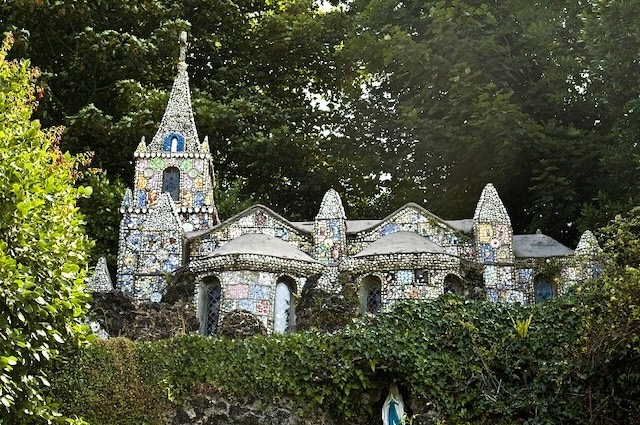 A close-up of the chapel’s colorful mosaic details, reflecting Brother Déodat’s artistic vision.