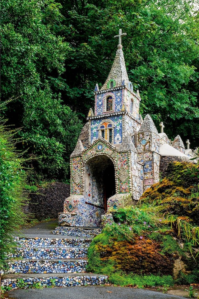 The Little Chapel’s vibrant exterior, adorned with intricate mosaics made from broken pottery and seashells.