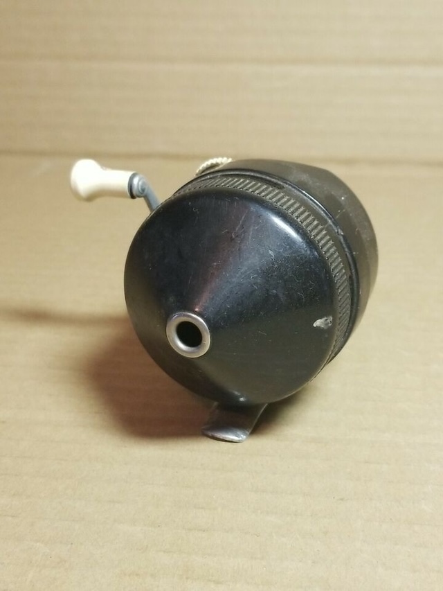 Practical Use and Benefits of the Vintage Metal Foot Casting Fishing Reel