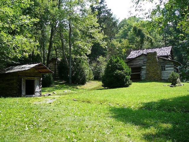 The Walker Sisters’ homestead, standing as a testament to their traditional, self-sufficient lifestyle in the Smoky Mountains.