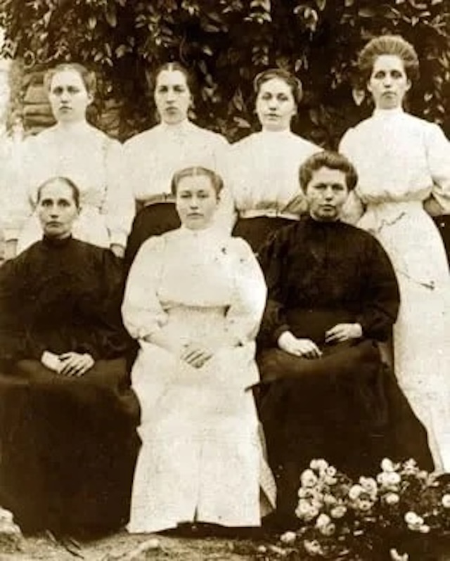 The Portrait of The Walker Sisters