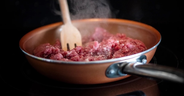 Ground beef cooking in a pan without rinsing—some prefer to keep the natural fats for enhanced flavor and moisture