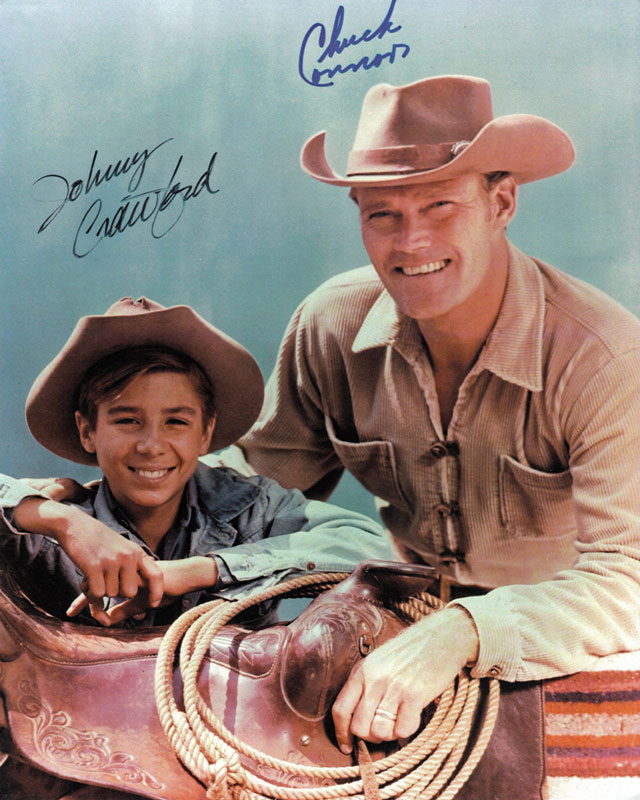 Lucas McCain (Chuck Connors) and his son Mark (Johnny Crawford)