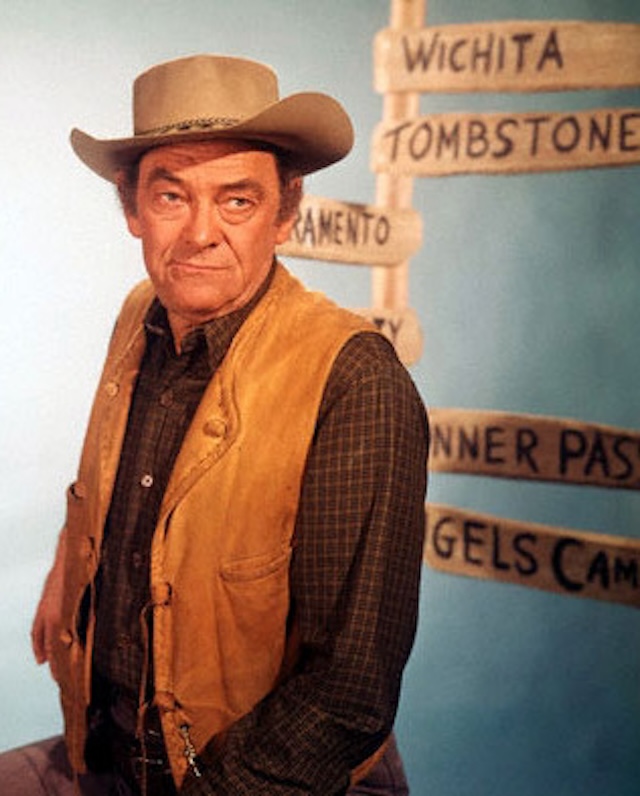 John McIntire took over as the wagon master Chris Hale, following the passing of Ward Bond.