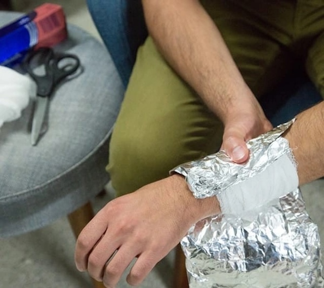 Aluminum foil applied to the wrist is believed by some to help with joint pain or inflammation in natural home treatments