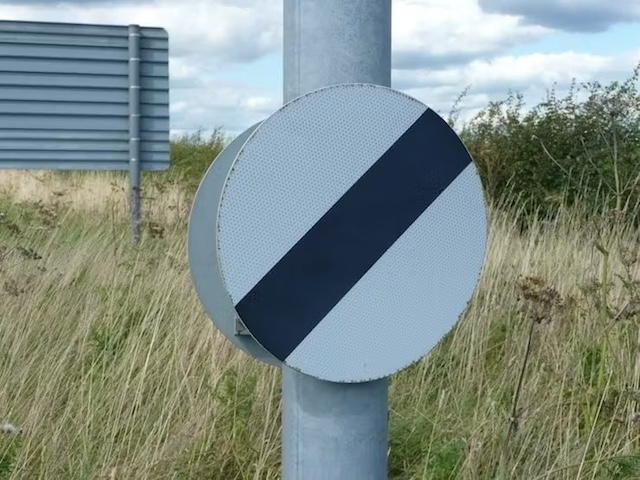 Closer look at the national speed limit sign, often misunderstood by many drivers