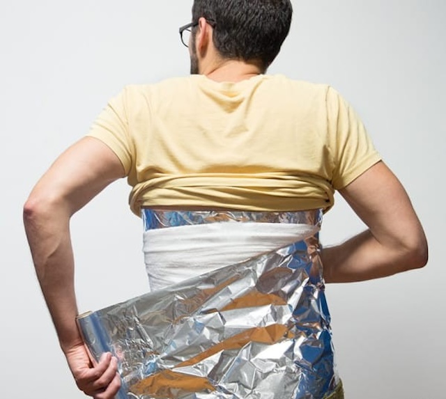 Wrapping aluminum foil around the back is a home remedy people use to alleviate pain or muscle soreness