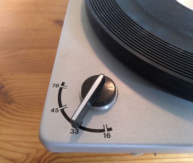 Vintage dial for selecting the perfect speed: 16 to 78 RPM