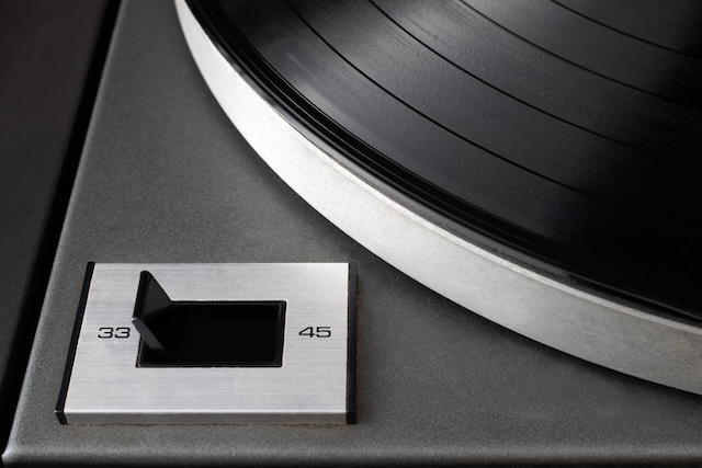 Sleek speed switch, just 33 and 45 for your favorite records