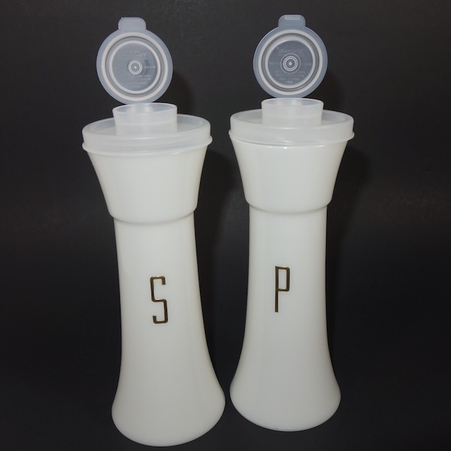 The Vintage Tupperware Salt & Pepper Shakers came in various designs, such as the color-coded lids, making it easy to identify the seasoning at a glance.