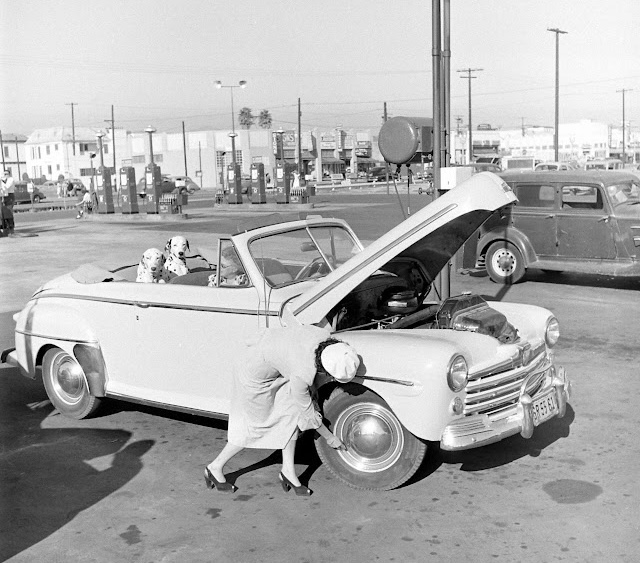 Checking tire pressure and fluids was a common part of the gas station experience in the past, ensuring long trips were worry-free