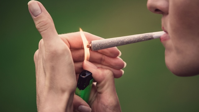 Lighting up a joint – but what happens when this habit continues past the age of 30?