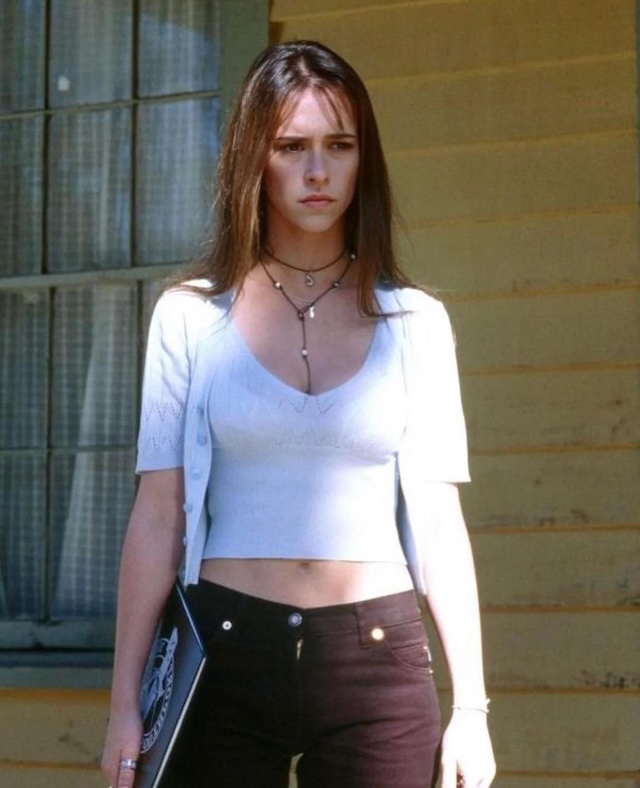 A tense moment from I Know What You Did Last Summer, Jennifer Love Hewitt shows her acting prowess