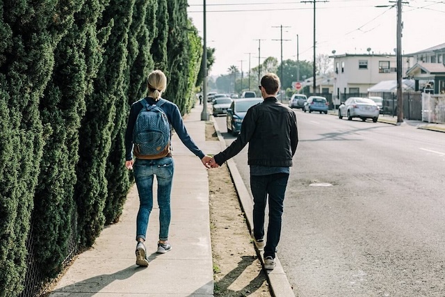 This couple is walking in the right manner—he's protecting her from the street!