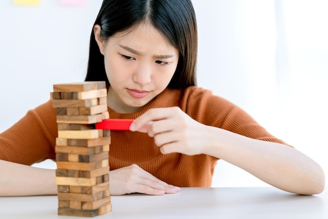 Sometimes, puzzles take serious focus! Just like this Jenga game, attention to detail can be the key to solving tricky illusions