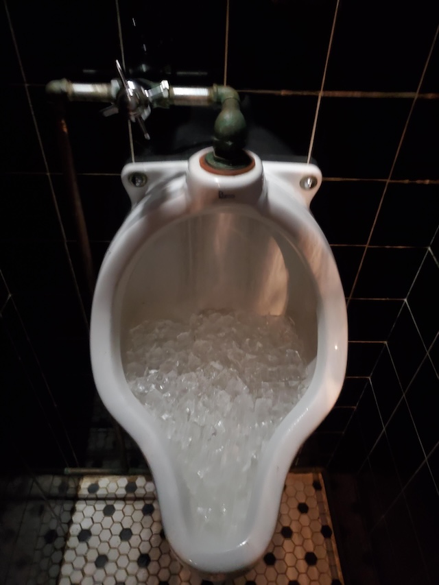 This simple hack of placing ice in urinals is an efficient way to combat strong odors, especially in busy restaurants or hotels