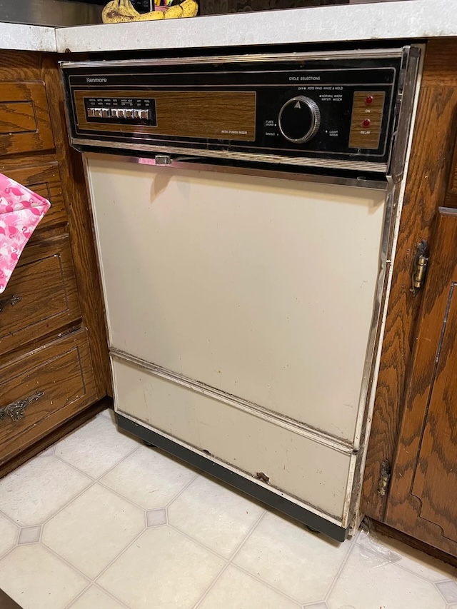  A well-preserved Kenmore dishwasher, built-in style. These appliances were once the pinnacle of kitchen technology, with a wood panel design that blended well with classic kitchen cabinetry