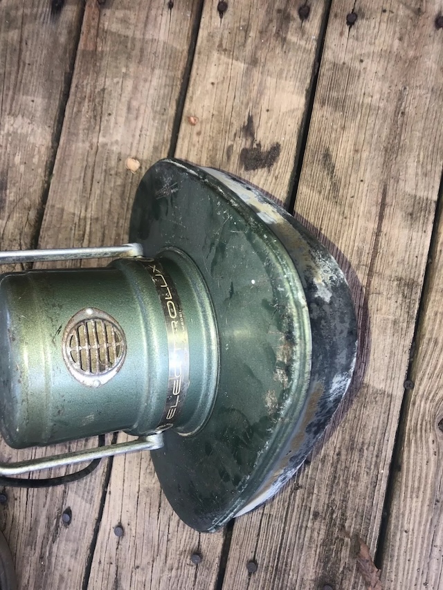 The bottom of the buffer, showing the well-worn pads that once worked tirelessly to bring a gleaming shine to every corner of a home