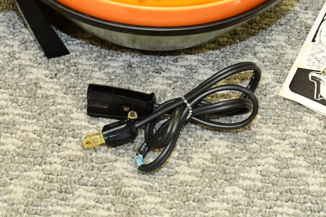 The original cord, showing the quality and durability typical of Hamilton Beach products from the 70s