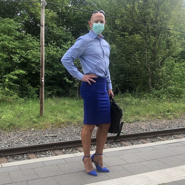 A blue shirt and high heels set the tone for a powerful look at the station