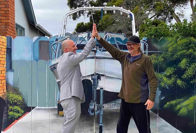 Etienne receiving a congratulatory high-five from a supporter, celebrating the community’s positive response to his creative protest