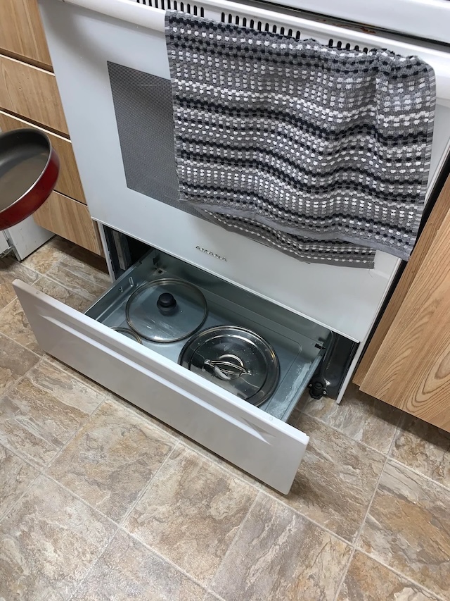 Storing pots and pans here? You might want to reconsider. This drawer was actually designed to help keep food warm