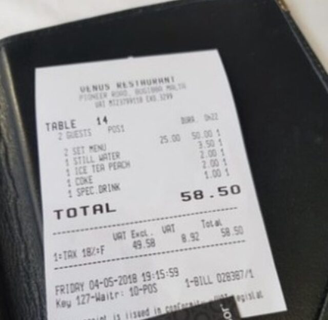 A close-up of the bill showing a charge that sparked controversy between the diners and the restaurant.