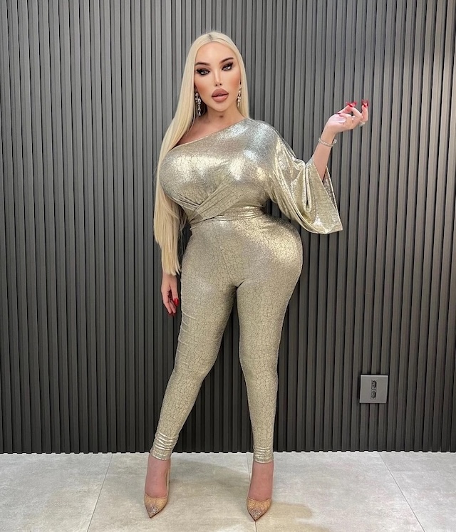 Jessica Alves (formerly Rodrigo Alves) stuns in a glittering gold outfit, radiating confidence in her new look after undergoing significant transformation