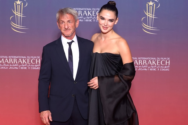 Valeria Nicov and Sean Penn make their public debut as a couple at the film festival, drawing attention with their striking appearance and undeniable chemistry