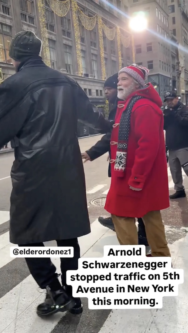 Schwarzenegger on set, stopping traffic with his festive appearance as Santa Clau