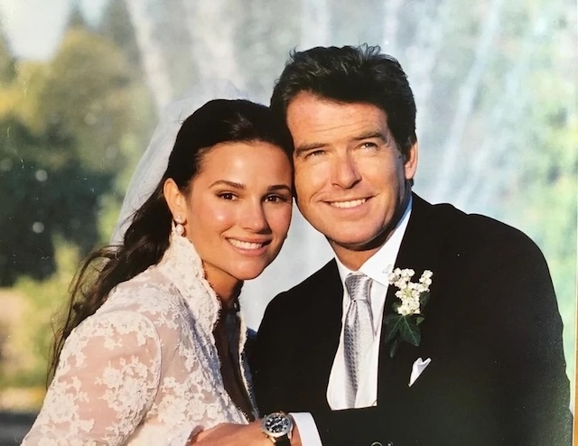 The wedding photo of the couple in 2001