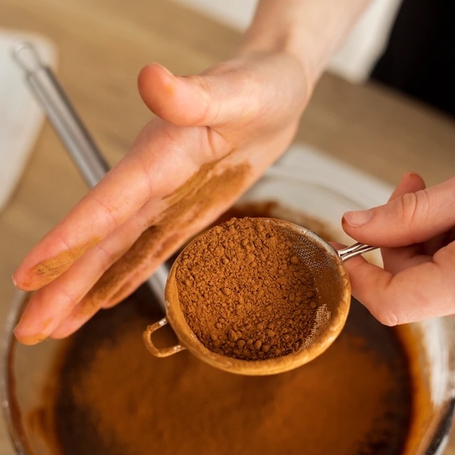  Natural cacao powder, a source of copper, helping to maintain hair color and health