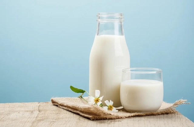 A classic view of fresh milk—knowing its shelf life helps you reduce waste and save money