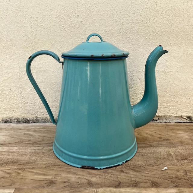 Durability over time is one of the reasons why the Enamelware Coffee Pot is widely used