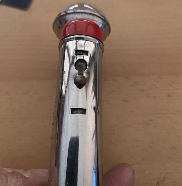 A distinctive feature of this flashlight is that it can be disassemble