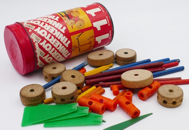 This is the modern Tinkertoy model, which has many differences compared to the mid-20th-century version