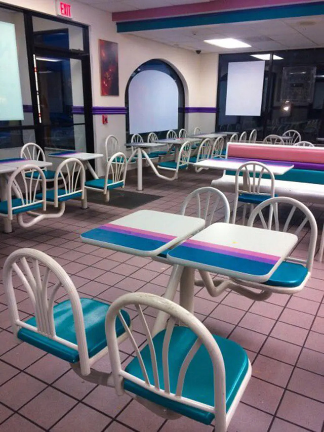 Another 1990s Taco Bell dine-in scene, showing the dynamic atmosphere and vibrant energy of Taco Bell’s dining experience during that era.