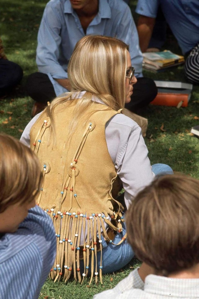 Another Southern California high school student stood out in the crowd, effortlessly showcasing a unique blend of fashion influences from the era.