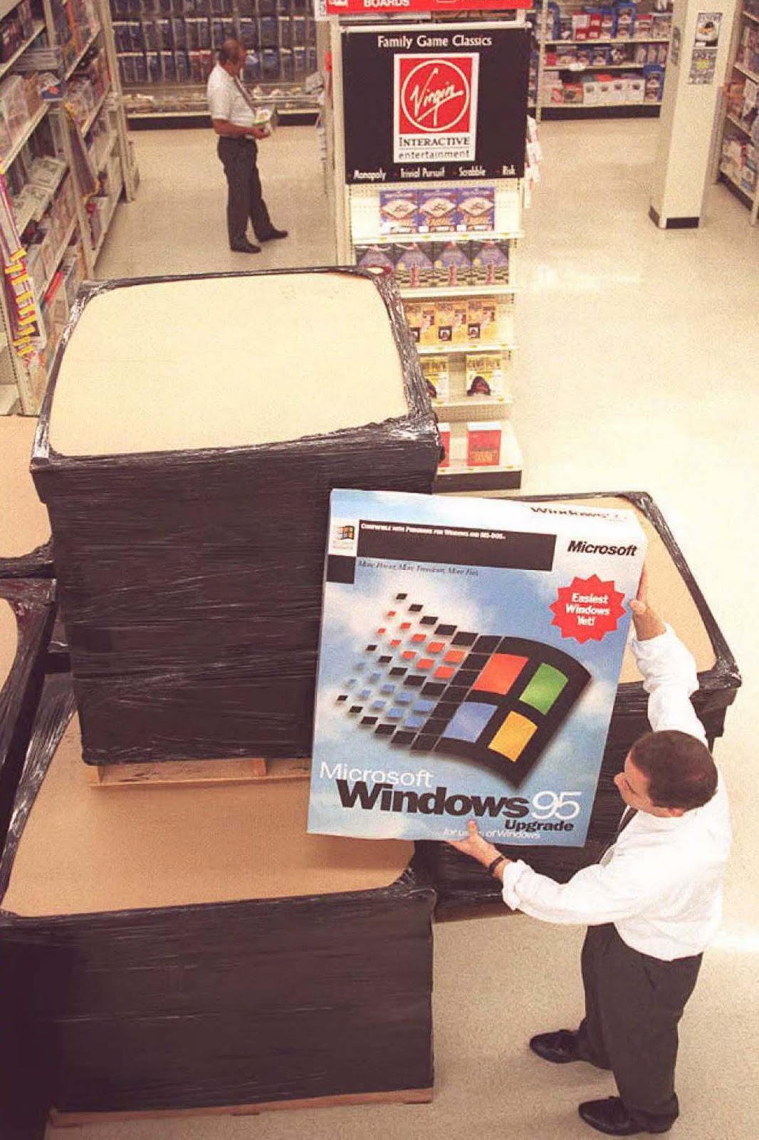 At a Computer City store in Vienna, Virginia, a manager carefully assembles a display for the groundbreaking Windows 95.