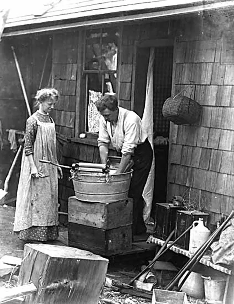 Ben Leeson and his wife, captured in a domestic moment, circa 1901.