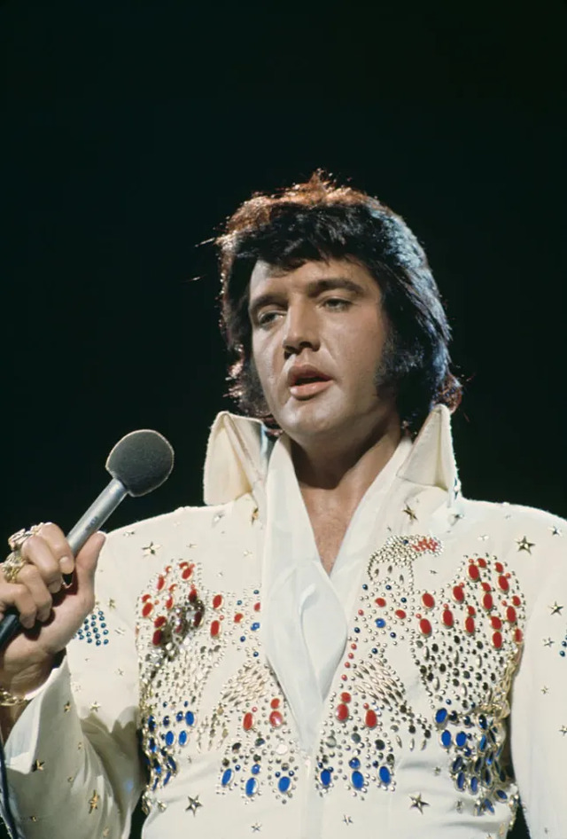 By 1973, while still performing, Elvis was battling a severe dependence on prescription drugs. (Photo: Getty Images)