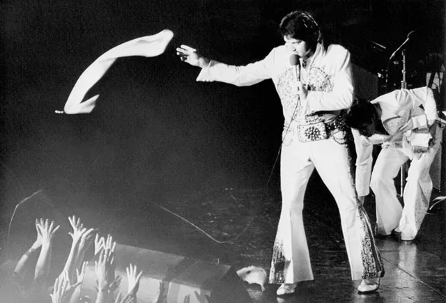 Despite his declining health, Elvis continued performing until his final days. (Photo: Getty)