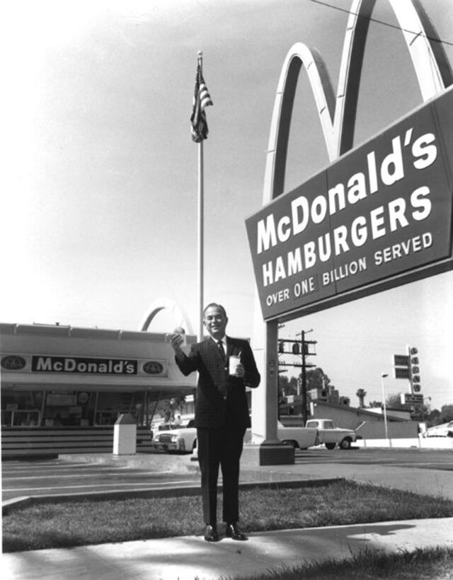 Ray Kroc stands proudly outside the Des Plaines, Illinois, McDonald’s in the 1950s, showcasing the future of fast food.