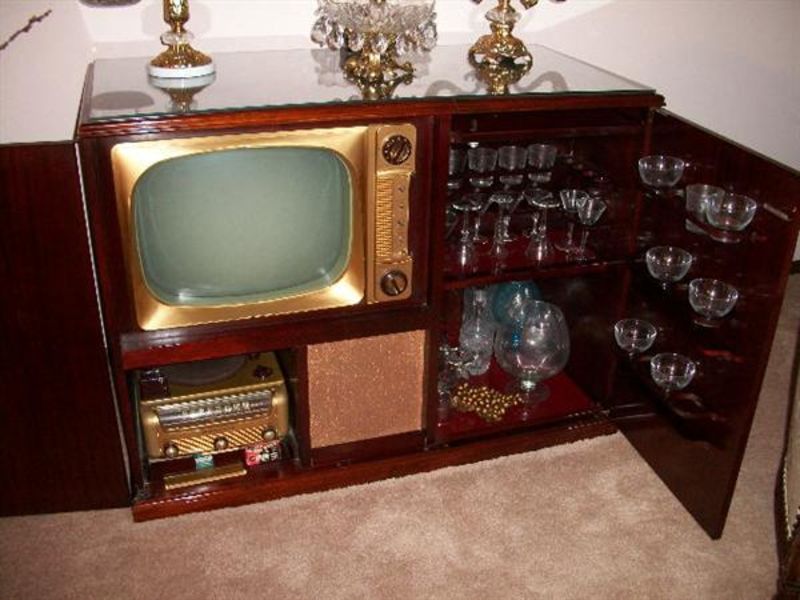 This luxurious set not only offered high-quality television but also doubled as a functional bar, a perfect example of the lavishness of the 1950s.