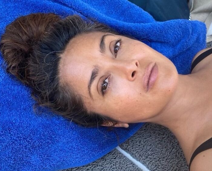 Salma Hayek: Praising Her "White Hair of Wisdoơpm" in a No-Makeup Selfie