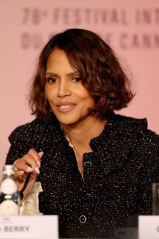 At the Cannes jury press conference, she expressed nuanced views, reflecting her engagement with evolving gender narratives in Hollywood.