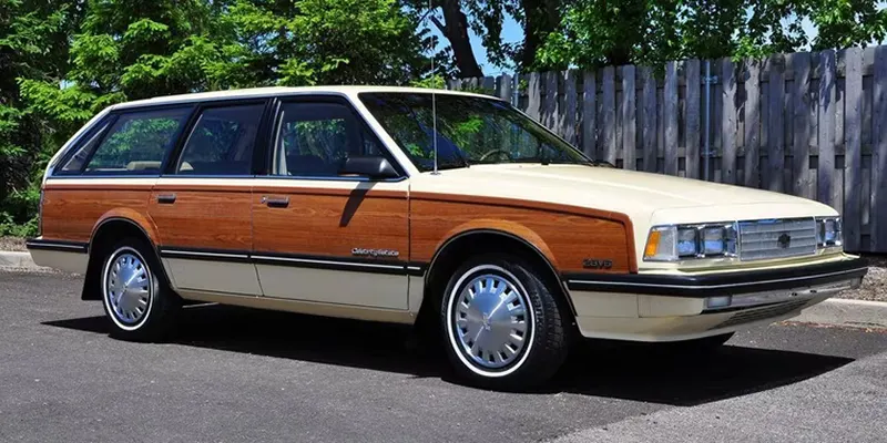 Chevrolet Celebrity, 1986 – A mid-size sedan that represented comfort and ease of use, popular among families of the time.