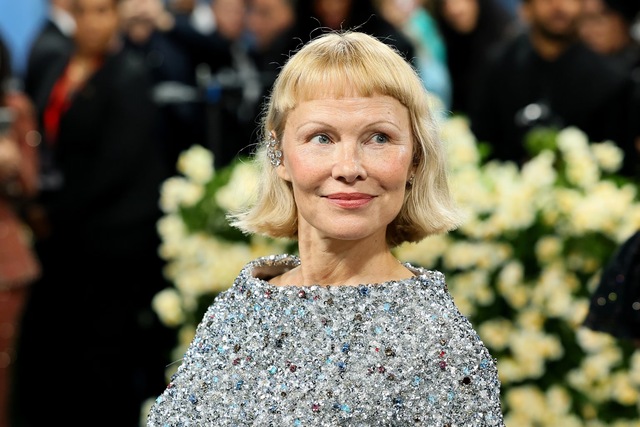 Pamela’s new haircut was a visual statement that left fans and fashion enthusiasts in awe