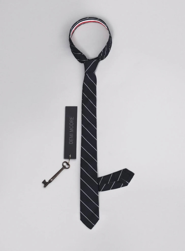 The gown featured a dramatic black-and-white striped pattern that paid homage to the elegant lines of a necktie.